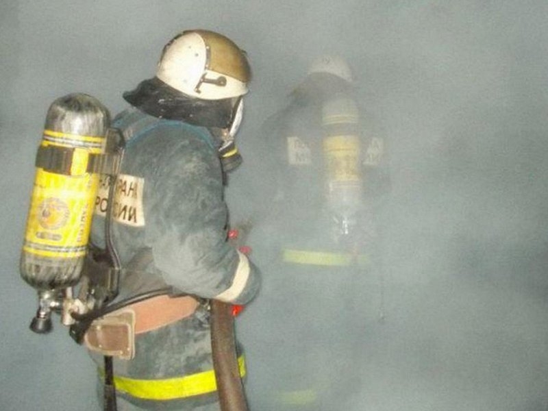 В Усинске во время пожара из дома эвакуировались 30 человек
