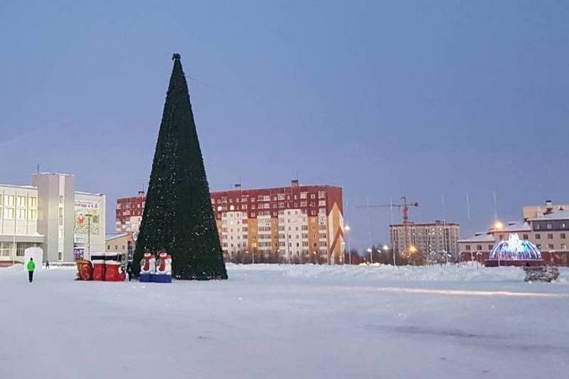 Сайт г усинска. Усинск площадь города. Северный Полярный круг Усинск. Город Усинск зимой.